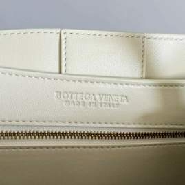 Picture of Bottega Veneta Handbags _SKUfw205457233fw